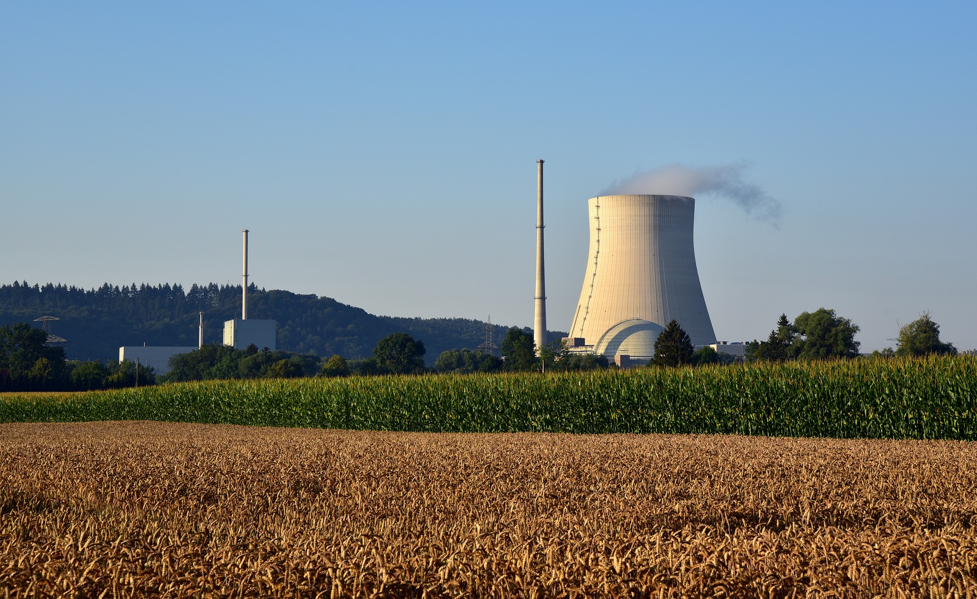 Nuclear power plant in an agricultural field