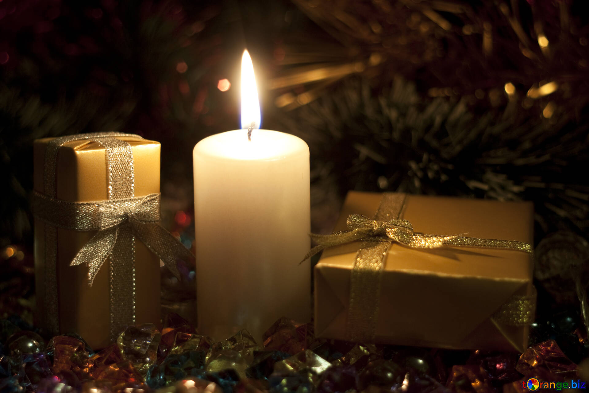 Candles & presents | CC-BY 4.0