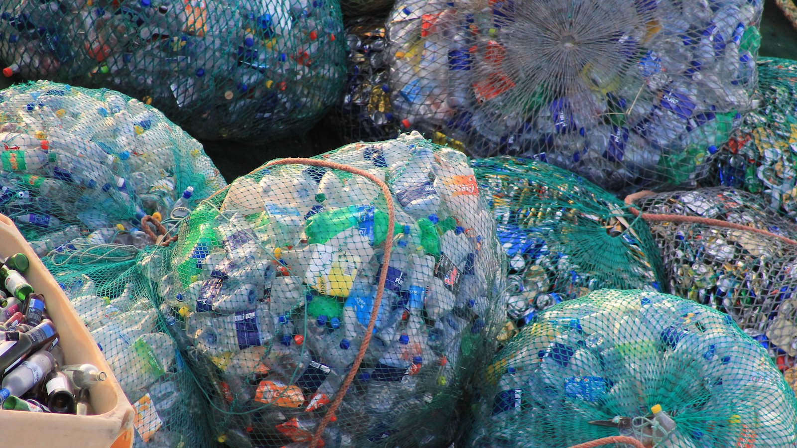 https://publicinterestnetwork.org/wp-content/uploads/2022/07/Plastic-waste-11.2020-Pxhere-Publicdomain.jpg