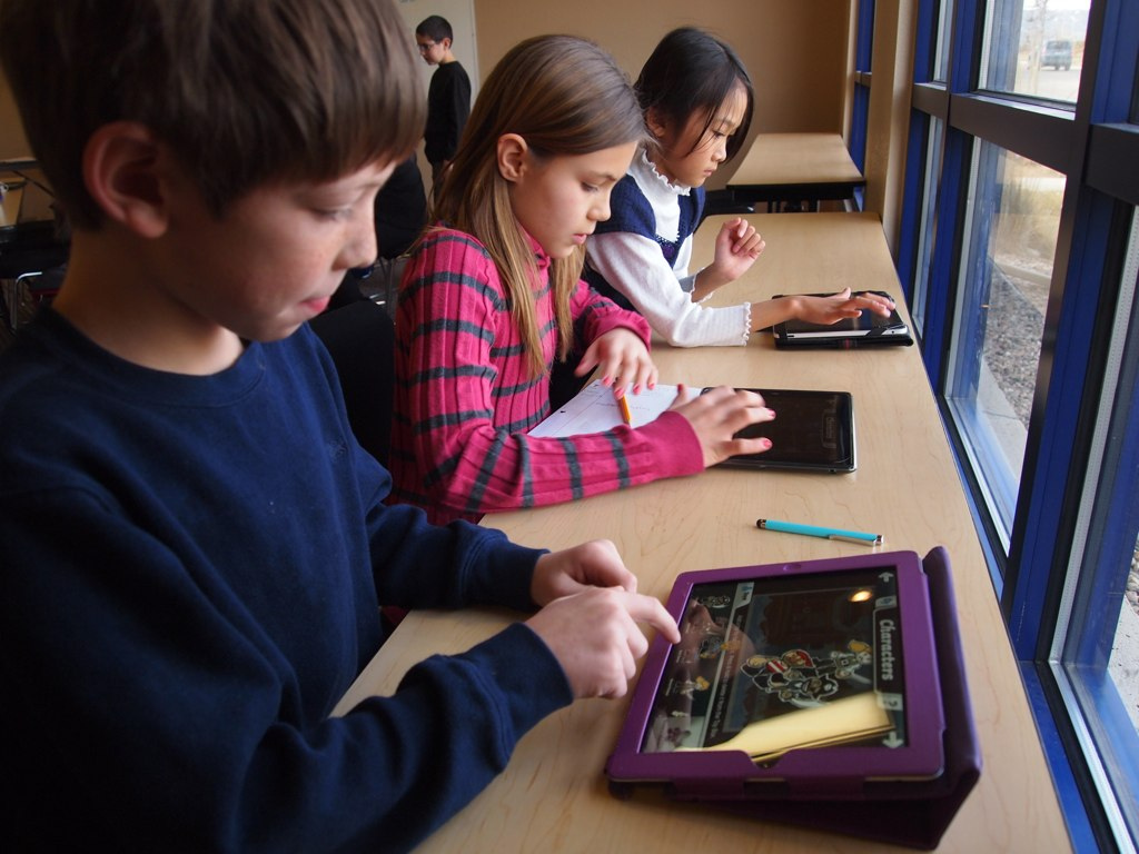 kids with iPad in school