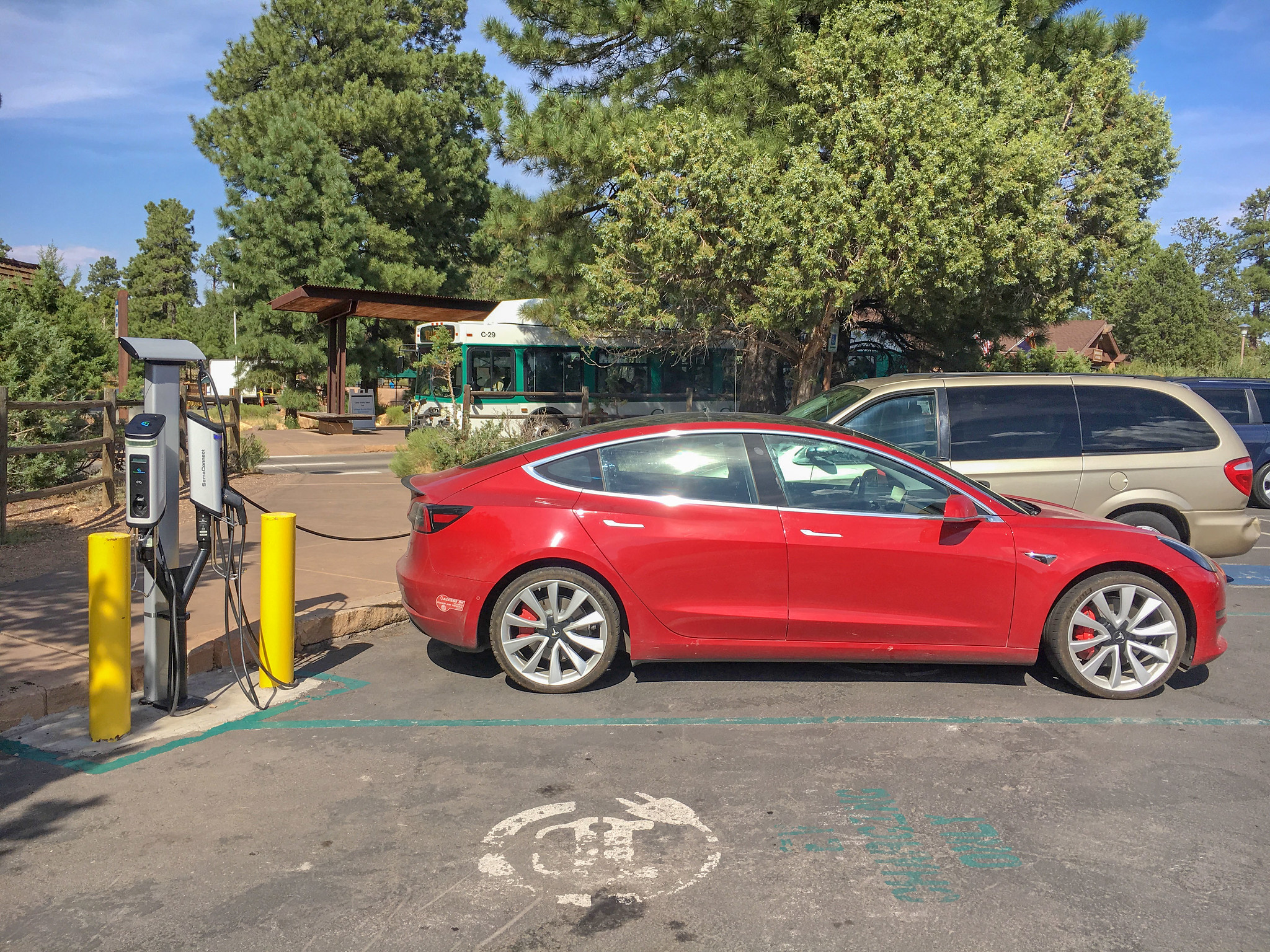 Electric vehicle charging at Grand Canyon National Park
