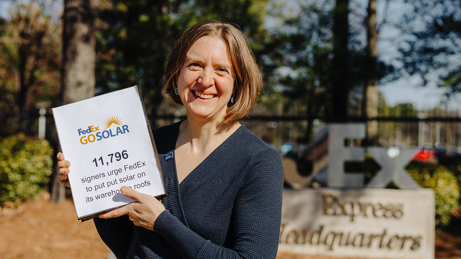 Environment America’s Johanna Neumann delivered more than 11,000 petition signatures from everyday Americans to encourage FedEx to put solar panels on its warehouse roofs.