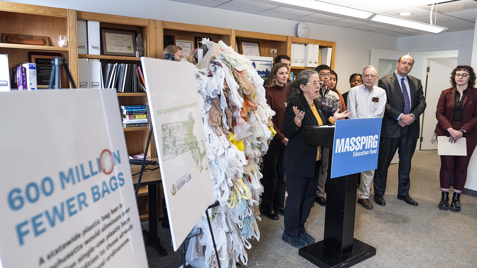MASSPIRG’s Janet Domenitz is joined by Madison Latiolais of Community Action Works, Lydia Churchill of Environment Massachusetts, state Senator Jamie Eldridge, Alex Vai of Surfrider Foundation/MA, Clint Richmond of Sierra Club/MA, Grace Simmons from state Rep. Mindy Domb's office, and several Public Interest Network canvassers at the release of the new report: Plastic Bag Bans Work.