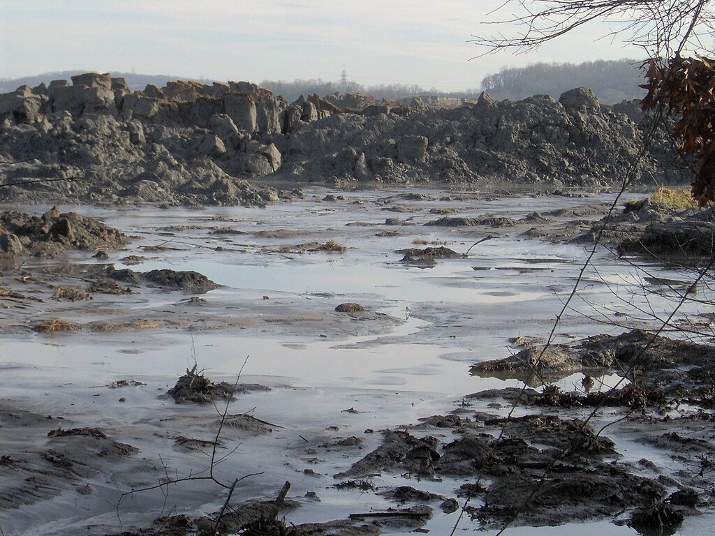 coal ash spill at a power plant in Tennessee